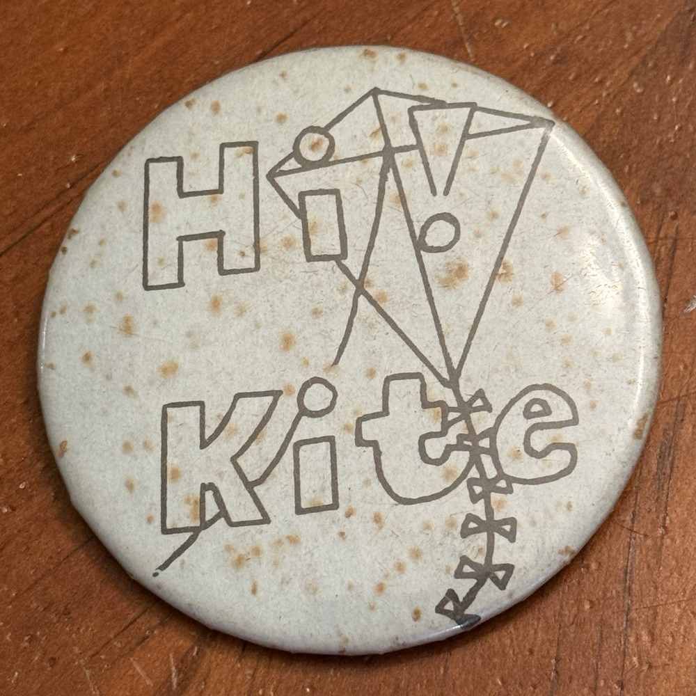 Hi! (Fly A) Kite Vintage Pinback Button Pin Round Circle